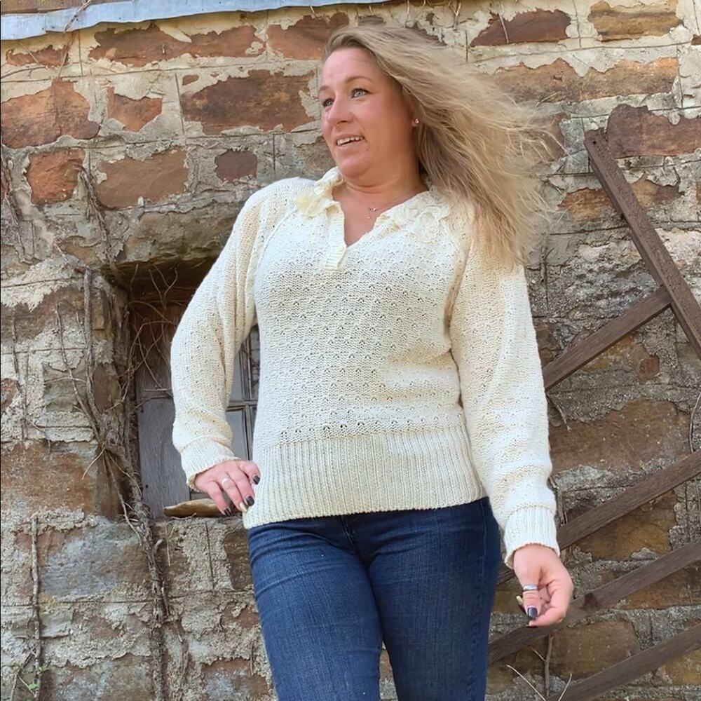 Vintage Josephine button and lace collar cream sweater cottage MEDIUM